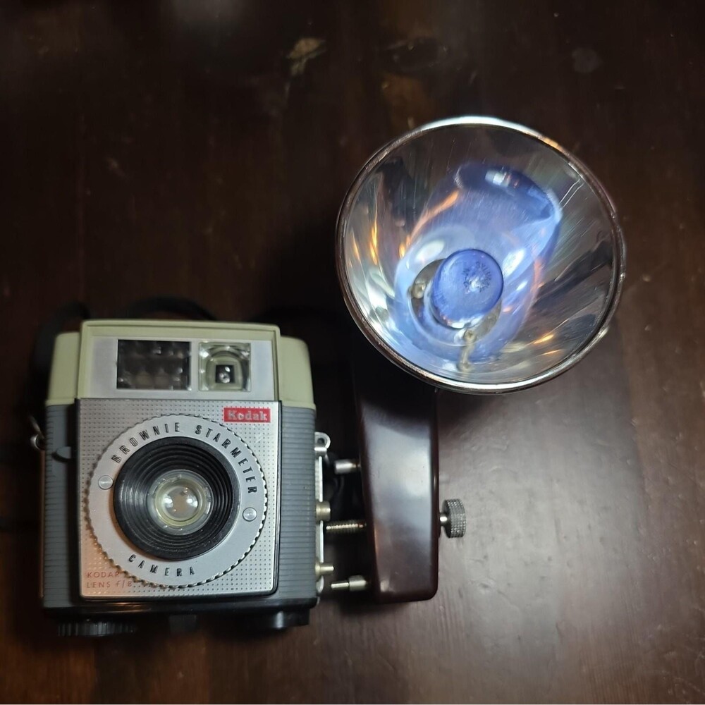 Kodak Brownie Starmeter Flash Kodar Lens F/8 *AS IS* camera
